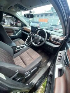 Sewa Innova Jakarta Interior Zenix G Depan